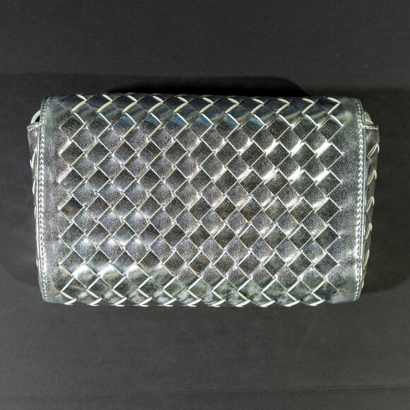 Verano Hill Therese Crossbody Bag in Silver – Vegan Leather - Picture 4 of 4